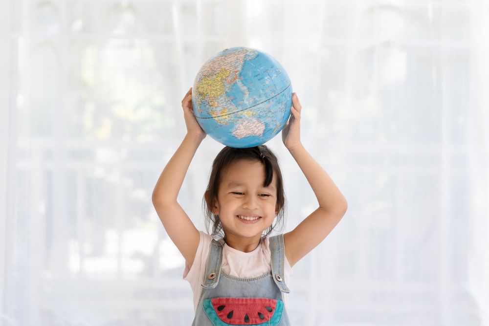 Happy,And,Healthy,Asian,Little,Girl,Is,Raising,The,Globe